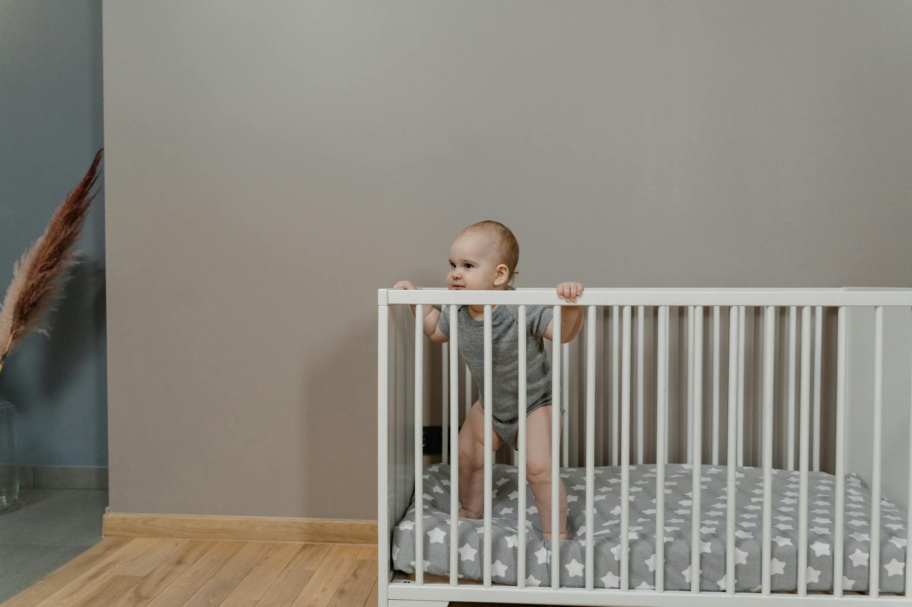 Baby staan wanneer - normaal ontwikkeling en stimuleren
