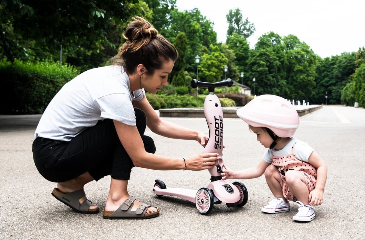 Scoot & Ride Highwaykick 1 – 2-in-1 Kinderstep – Loopfiets en Step in Één – Zonder Gereedschap Ombouwbaar – Veilig en Stabiel – Roze thumbnail 3
