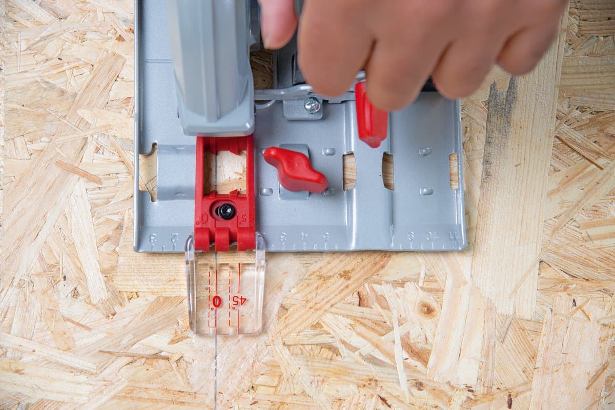 Bosch UniversalCirc 18V-53 Accu cirkelzaag - 53mm zaagdiepte thumbnail 7