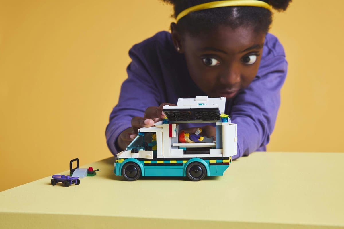 LEGO City Ambulance 60451: constructiespeelgoed voor kinderen vanaf 5 jaar thumbnail 8