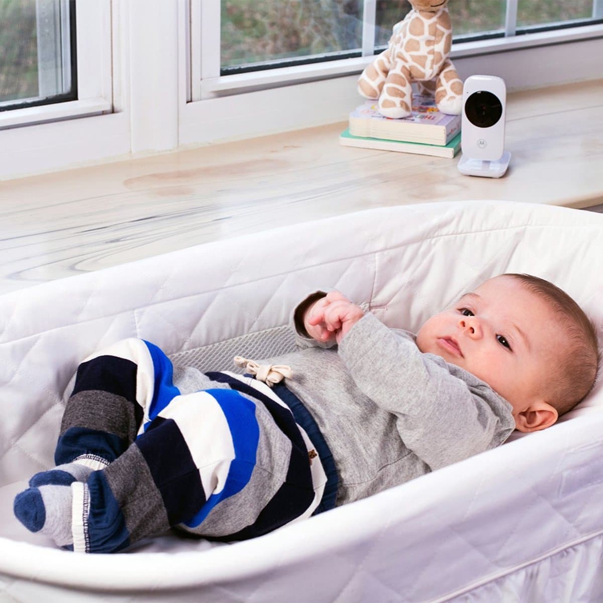 Motorola Nursery Babyfoon met Camera - Baby Monitor VM481 - Baby Camera met – 2,0‑Inch Kleurenscherm – Infrarood Nachtzicht – Digitale Zoom – LED Geluidsindicator – FHSS Connectie - 300M Bereik thumbnail 7