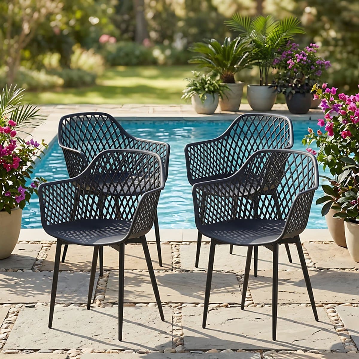 EGGREE Tuinstoelen voor buiten - set van 4 - kunststof stoelen met armleuningen en metalen poten - tuinstoelen voor buiten voor het terras - balkon - eetkamer en woonkamer - rugleuning met opengewerkt ontwerp - zwart