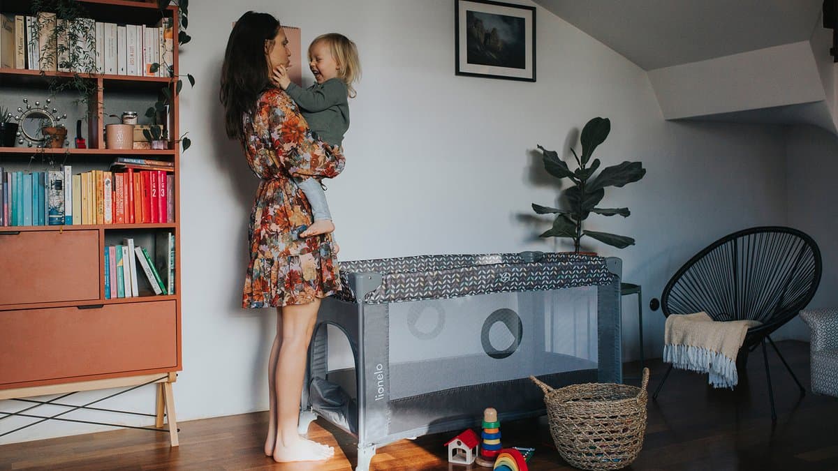 Campingbedje 3 in 1 - Baby Bed / Inklapbare Box / Reisbedje - 60x120 cm - 0-36 maanden / tot 15 kg - MET comfort MATRAS - Zij-ingang met rits - Wielen - Transporttas - Lionelo Stefi Babybed Babybox Ledikant thumbnail 6