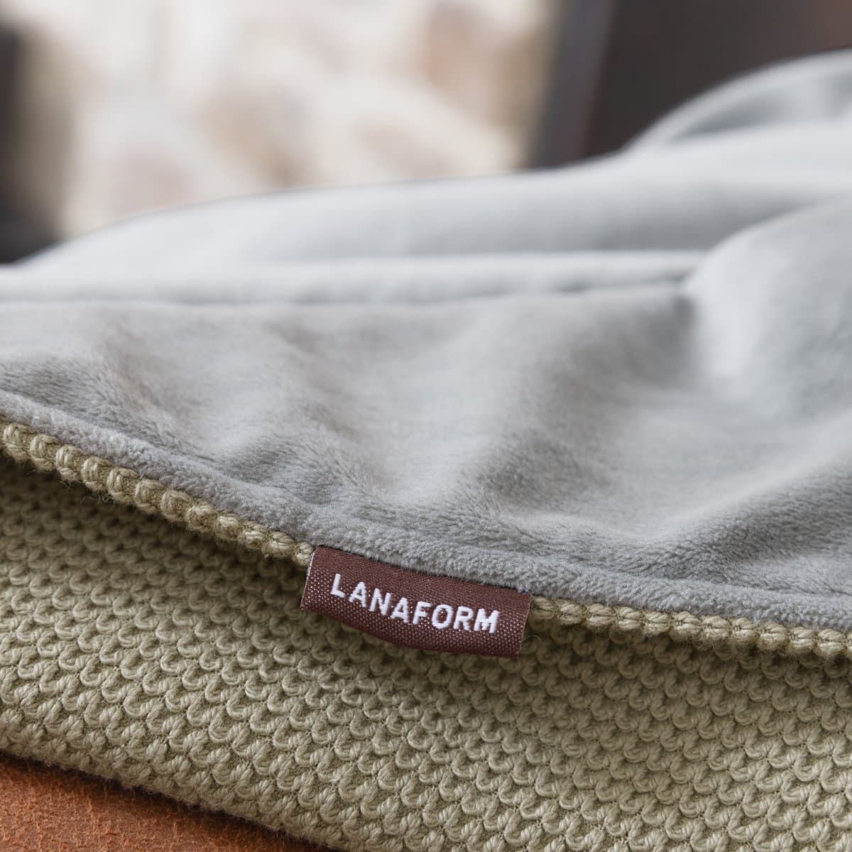 Lanaform - Heat Wrap - Draadloze Verwarmde Poncho - Verwarmingsdeken Nomade - Warmte Nek Buiten - Draagbare Batterij 5000mAh - Ultra Zachte Fleece - Winter Thuis Wandeling Comfort thumbnail 3