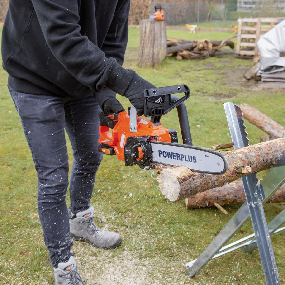 Powerplus Dual Power Accu-kettingzaag POWDPGCSS1 - Snoeizaag op batterij van 20 V, met accu en lader, zaagblad van 30 cm, automatische kettingsmering thumbnail 3