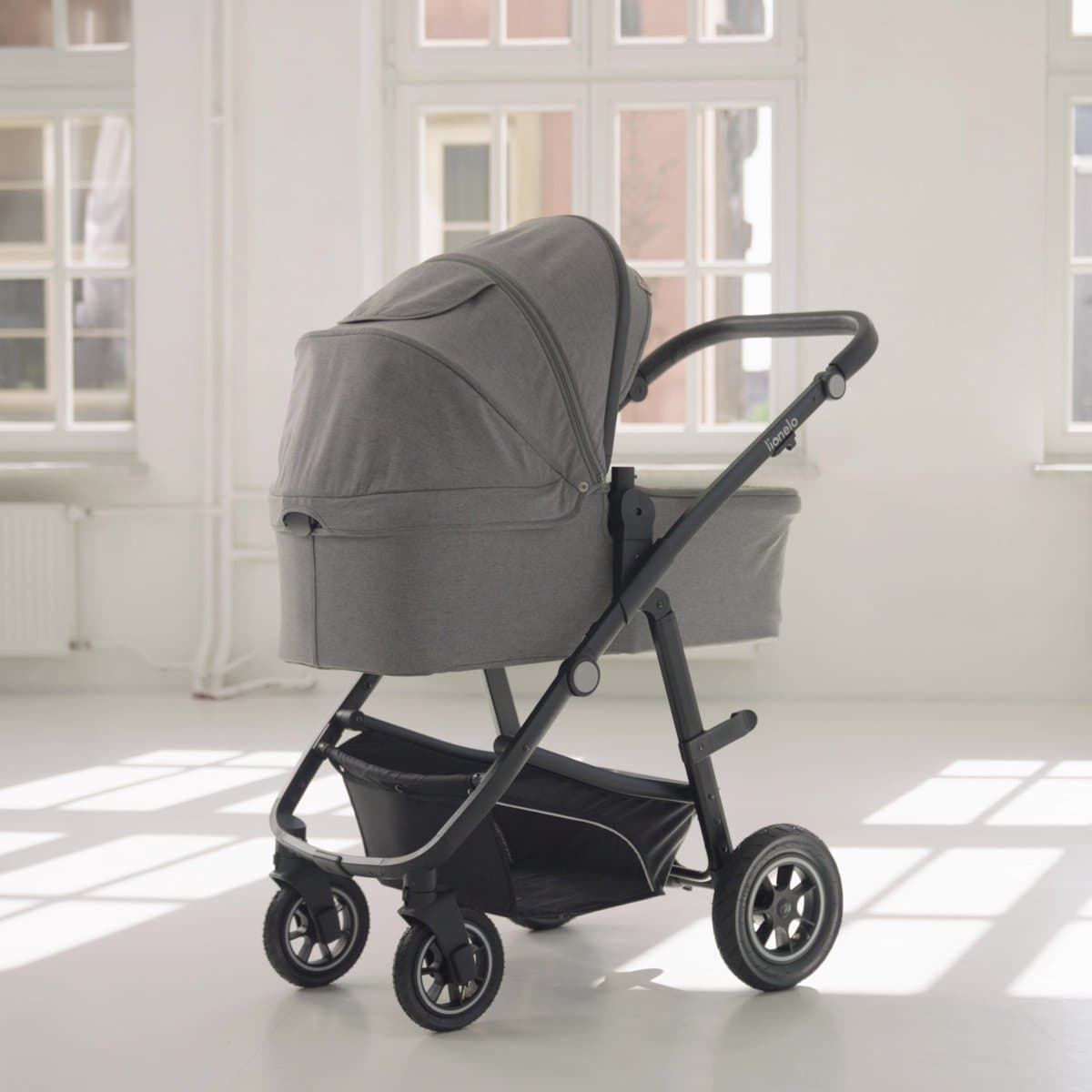 Lionelo Bianka Kinderwagen 3 in 1 - Reiswieg + Wandelwagen + Autostoel - Grote Luchtbanden, Volledige Vering - Inklapbaar - Verstelbare duwstang - Buggy Omkeerbare Zitting - 0-22kg - Accessoireset - Beige thumbnail 7