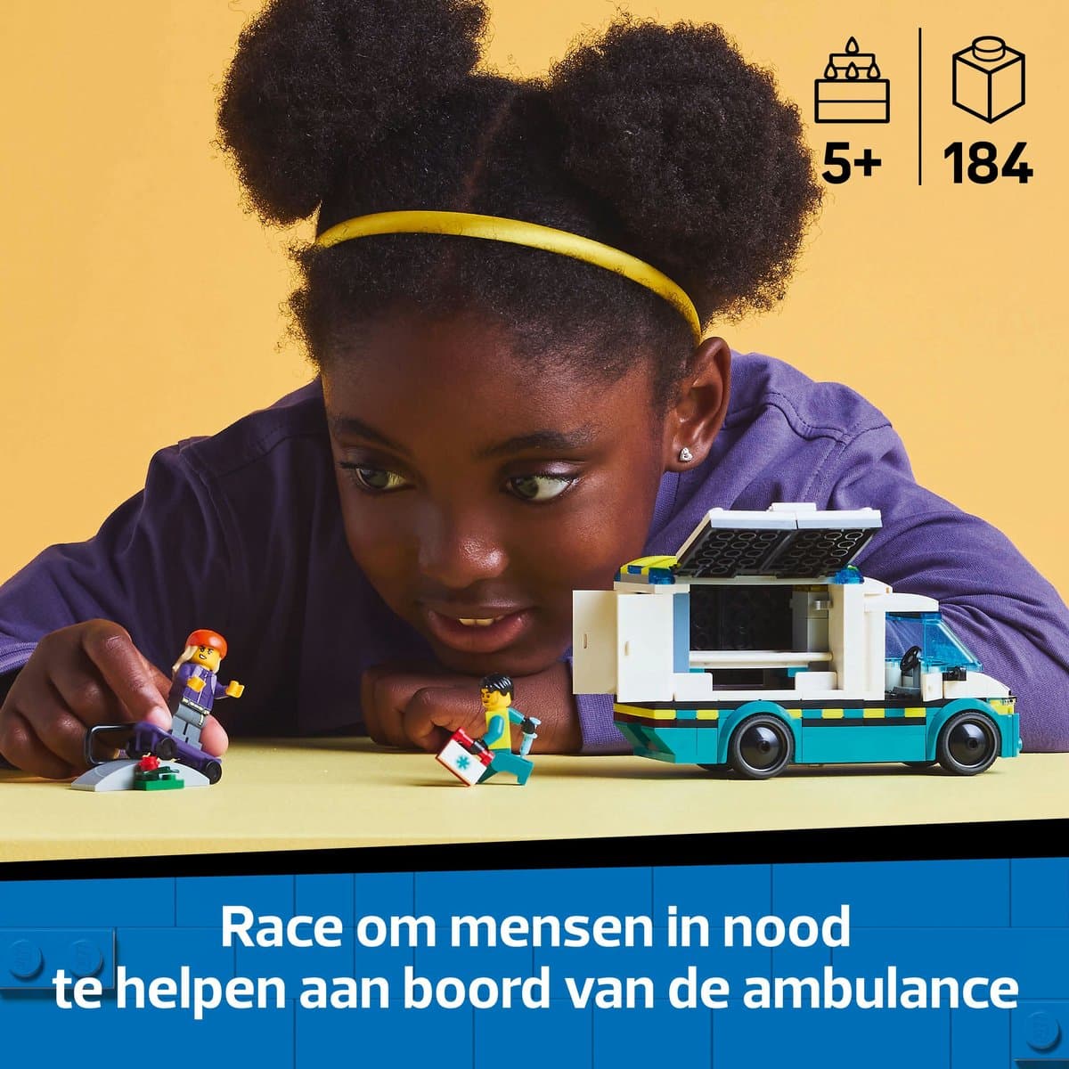 LEGO City Ambulance 60451: constructiespeelgoed voor kinderen vanaf 5 jaar thumbnail 4