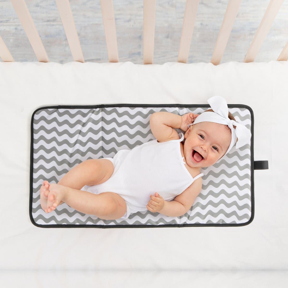Brisby slijtvaste Luiertas – verzorgingstas - Two Tone Zwart en Donkergrijs - Inclusief Verschoonmatje - Isoleervakken - Met Geïntegreerde Kinderwagen haken thumbnail 8