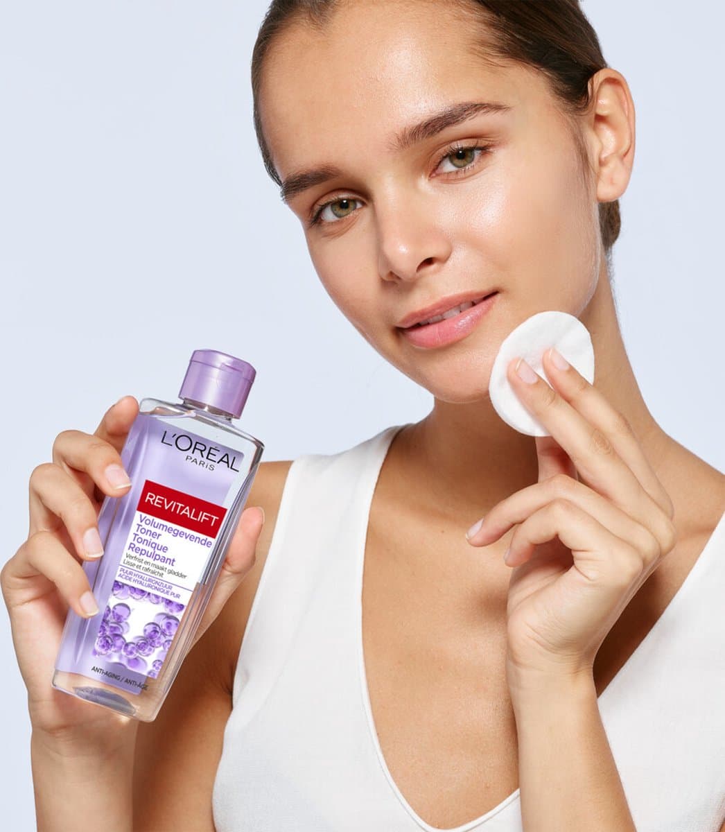 L'Oréal Paris Revitalift Volumegevende Toner - Gezichtsreiniger met hyaluronzuur - 200 ml thumbnail 6