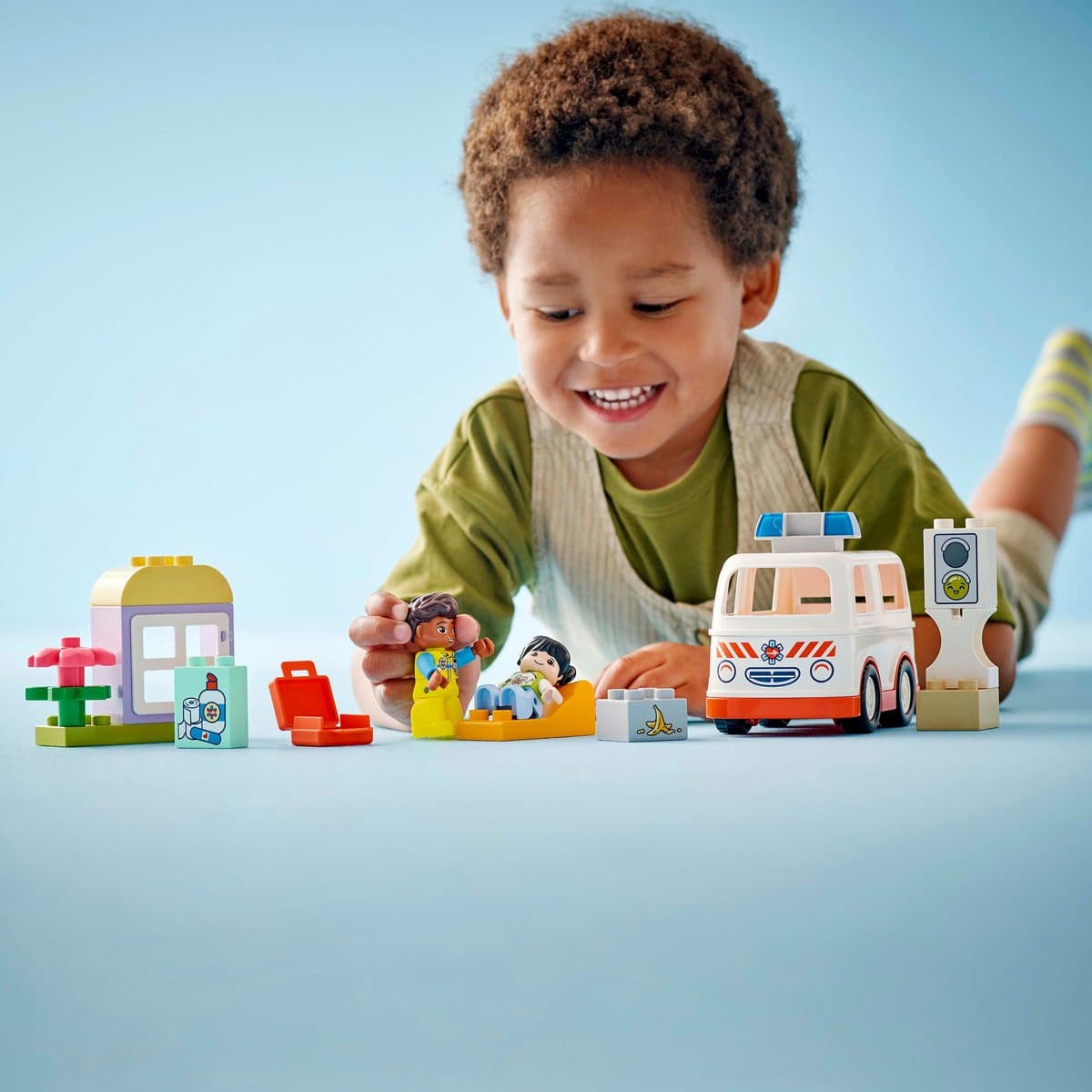 LEGO DUPLO Ambulance met chauffeur: educatief speelgoed voor peuters thumbnail 7