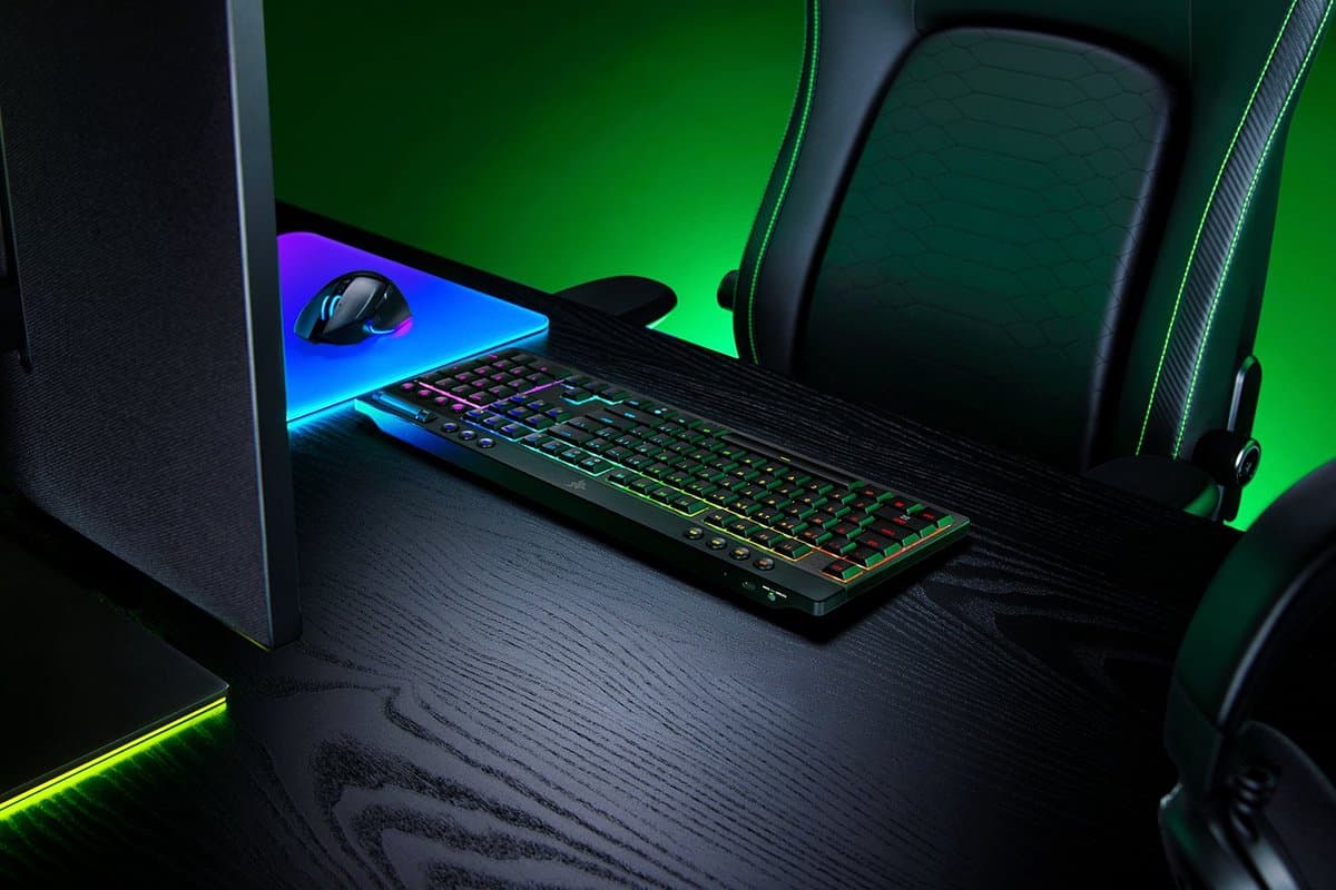 Razer BlackWidow V4 - Draadloos Gaming Toetsenbord - Mechanische Yellow Switches - RGB - Qwerty thumbnail 6