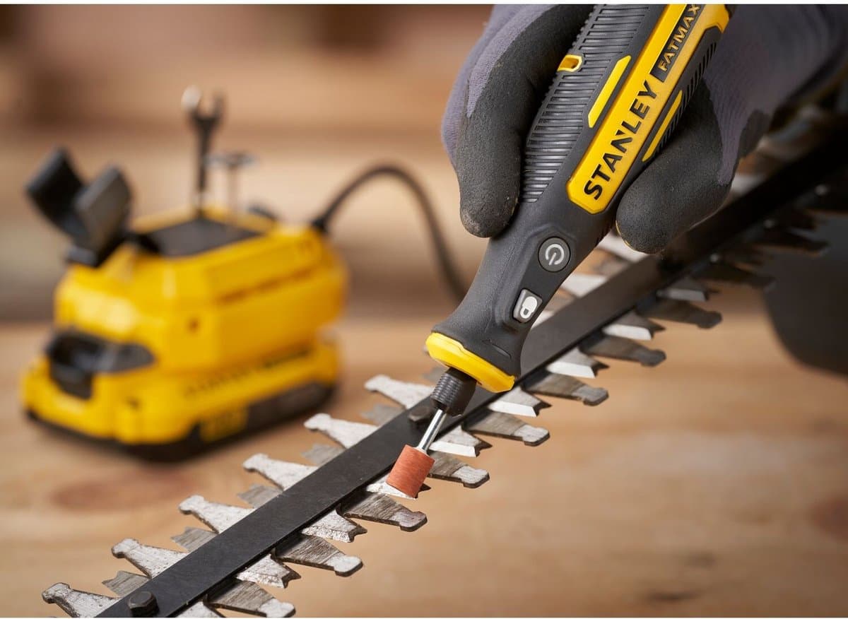 STANLEY FATMAX 18V Multigereedschap met 33 accessoires (zonder accu) SFMCE030B-XJ thumbnail 6
