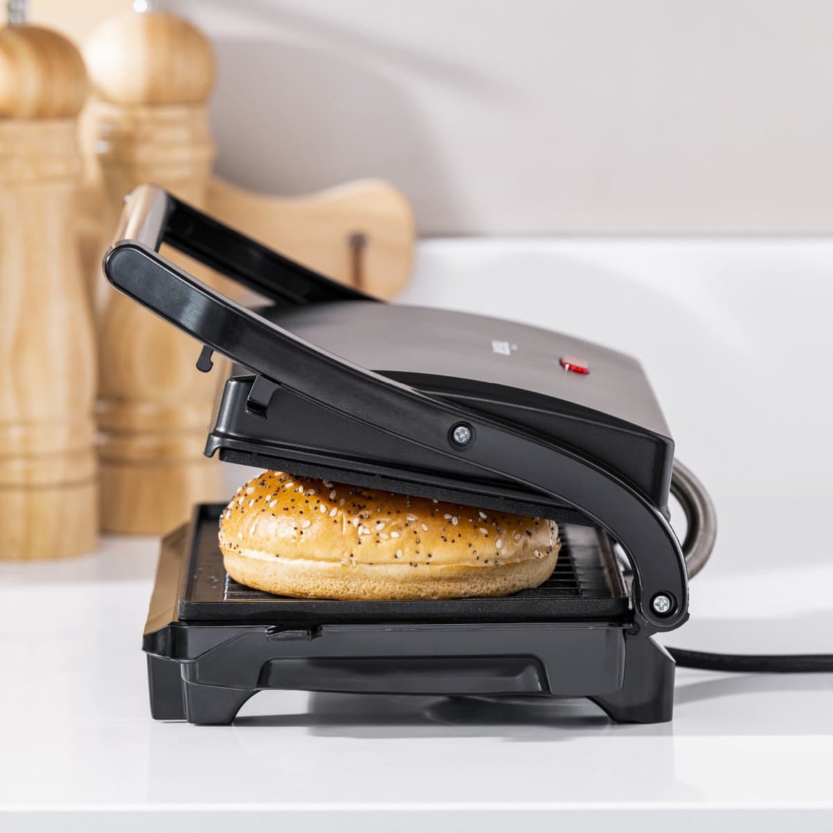 Tristar Contactgrill - GR-2650 - 700W - Tosti apparaat - Panini grill- 22,5x14cm bakoppervlak - Verticaal opbergen - Zwart thumbnail 7