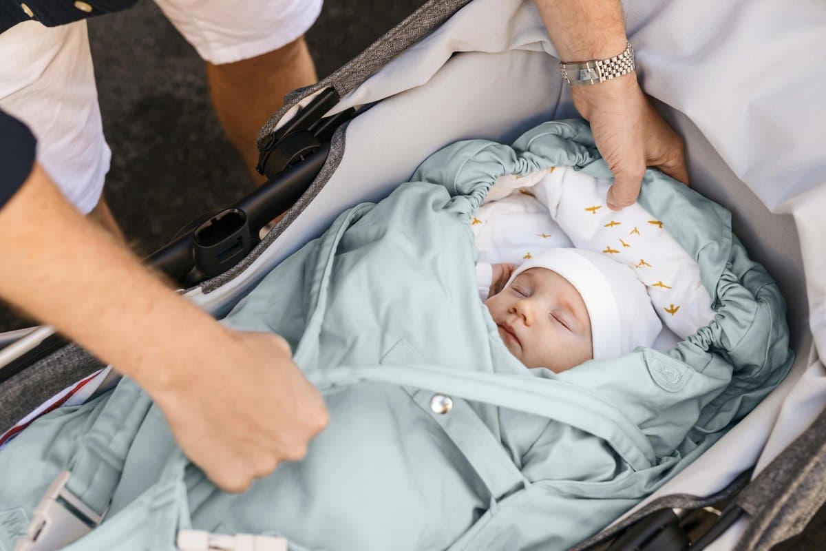 Voksi Carry – Zachte reiswieg en voetenzak kinderwagen - Wandelwagen –  Dusty Green Flying thumbnail 2