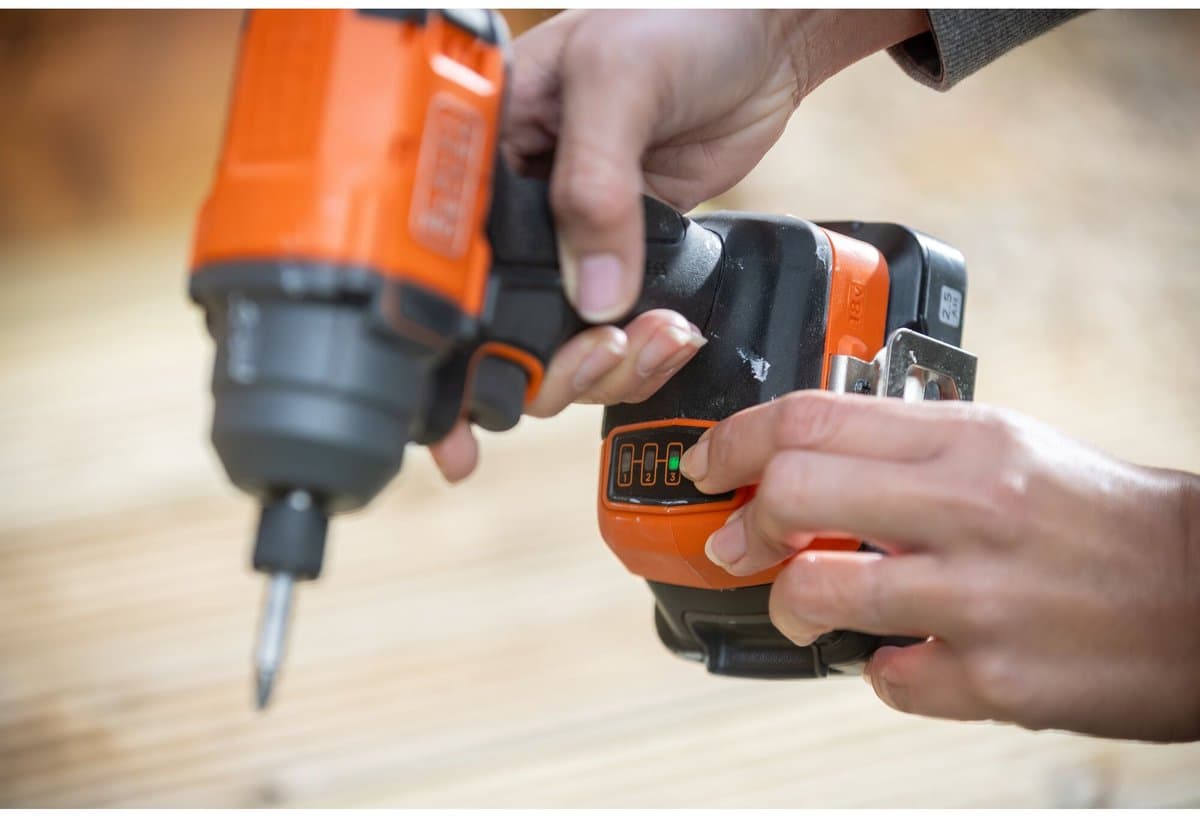 BLACK+DECKER 18V Brushless Slagschroevendraaier met bits (zonder accu en lader) - BLIM78N-XJ thumbnail 6