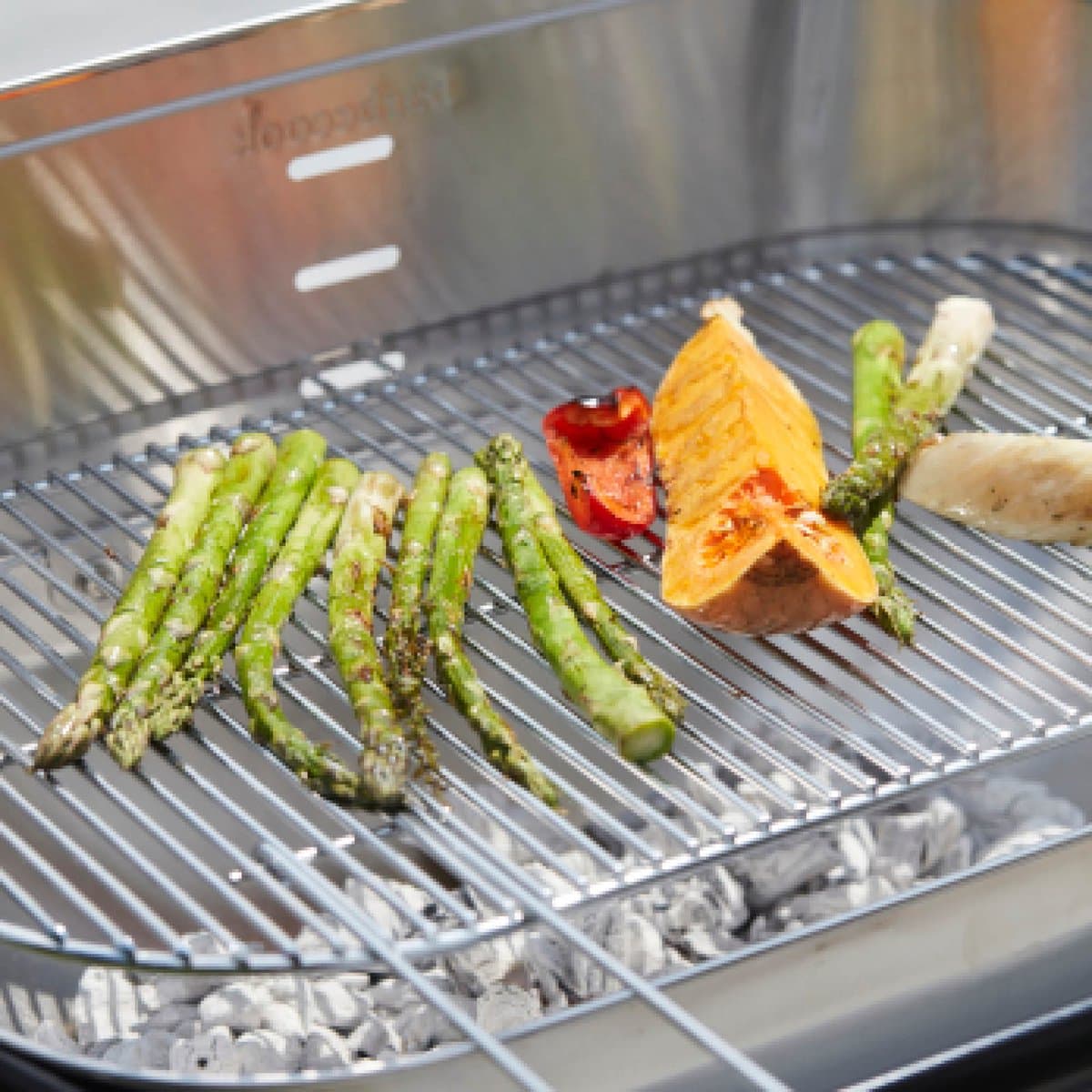 Barbecook Loewy 55 - Houtskool BBQ barbecue - Grilloppervlak 55x33cm - Incl. Windscherm, BBQ rooster en asopvangpot - RVS thumbnail 2
