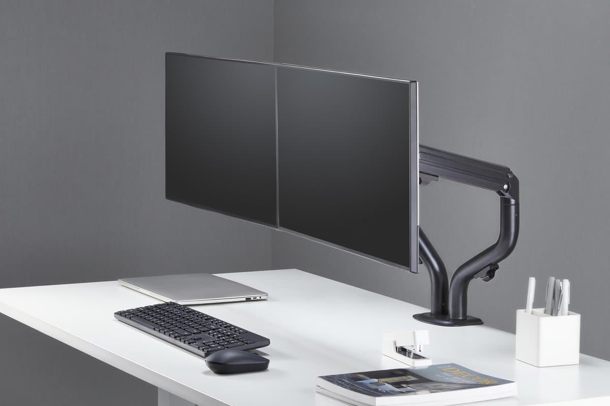 Gembird Verstelbare Bureau Monitorarm voor Dubbele Monitoren, 17–32 Inch, 8 kg per Monitor, Verstelbare Gasveren, 180° Rotatie, Kanteling +90° tot -45°, 90° Zwenkbaar, VESA-compatibel, Zwart thumbnail 3
