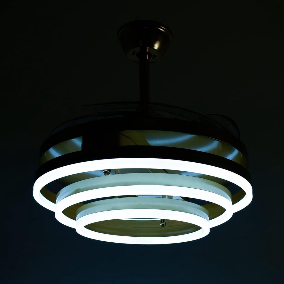 Plafondventilator met DC-motor en Drie Verstelbare LED-Lichtringen