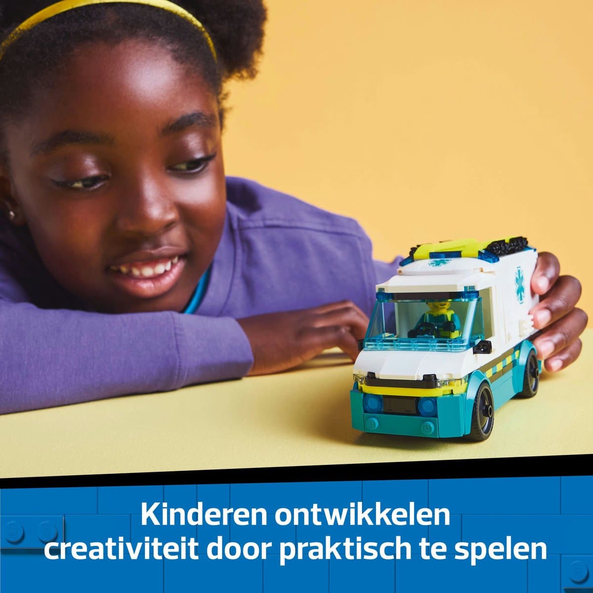 LEGO City Ambulance 60451: constructiespeelgoed voor kinderen vanaf 5 jaar thumbnail 5