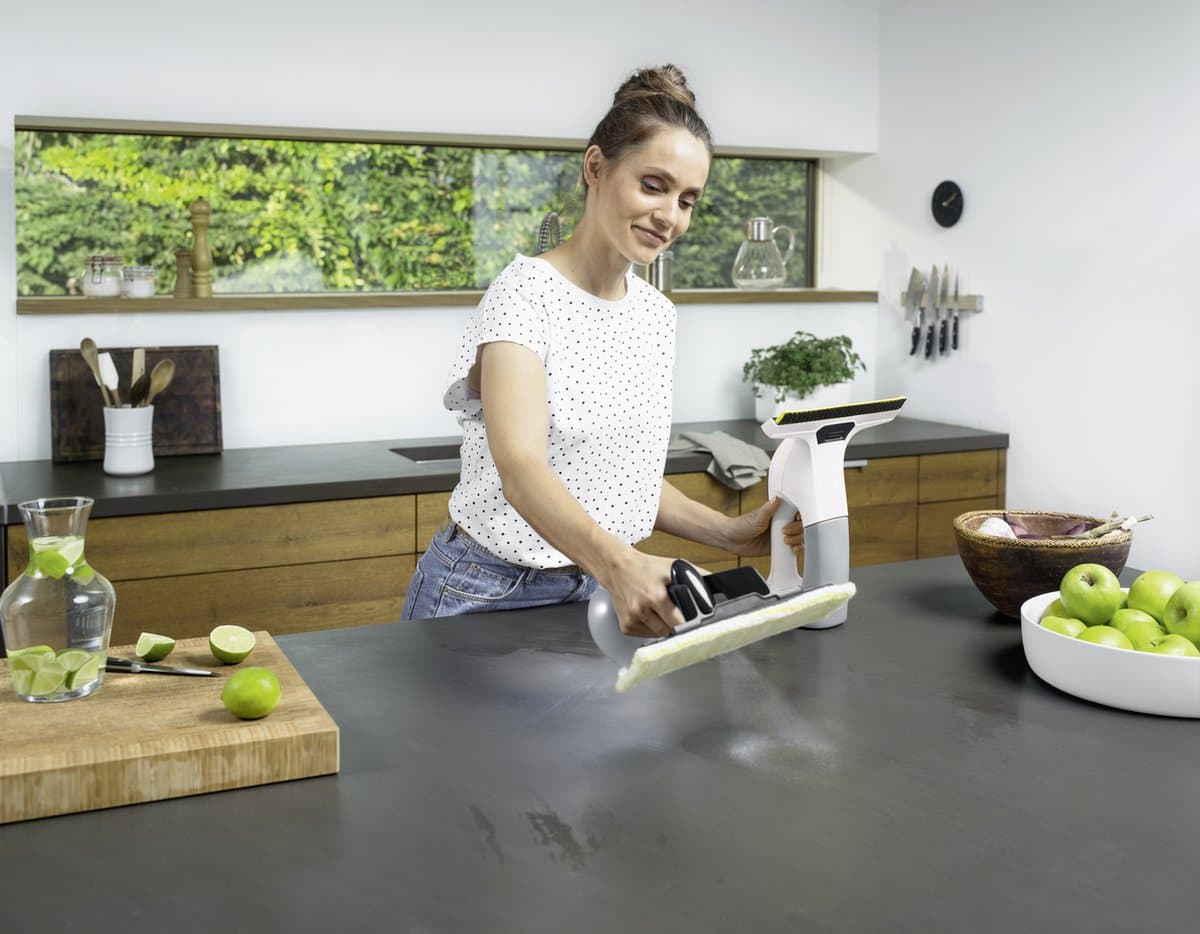 Kärcher Window Vac WV 6 Plus - Accuduur 100 min - LED-indicatie, Verwisselbare zuigmond: 280 mm, Spuitfles met microvezeldoek, 20 ml ruitenreinigerconcentraat + RM 503, 0,5L ruitenreiniger concentraat thumbnail 4