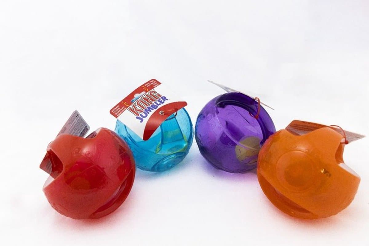 Kong Jumbler Ball - Assorti Kleur - M/L - Honden Speelgoed - Ø14 cm thumbnail 5