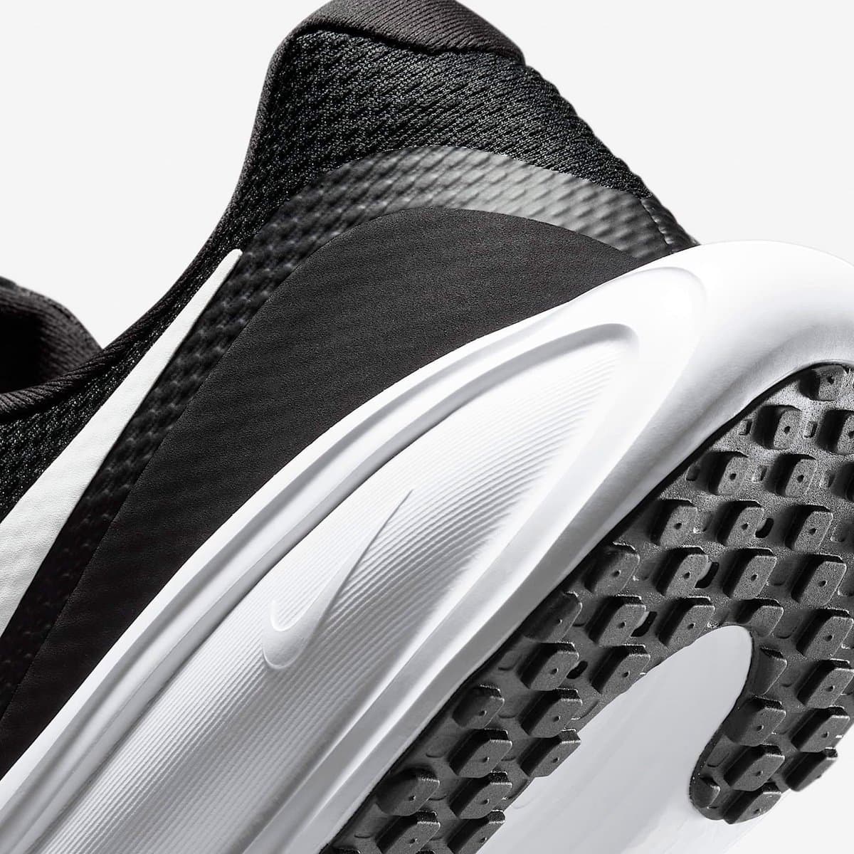 Nike Revolution 8: lichtgewicht hardloopschoen met foam-demping thumbnail 5