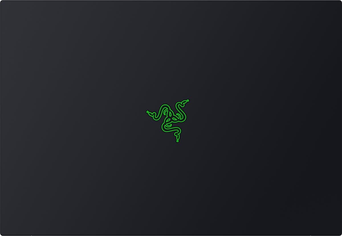 Razer Blade 18 Gaming Laptop - 18" UHD+ 240Hz LCD - Intel Ultra 9 275HX - 32GB RAM - RTX 5080 - 1TB thumbnail 6