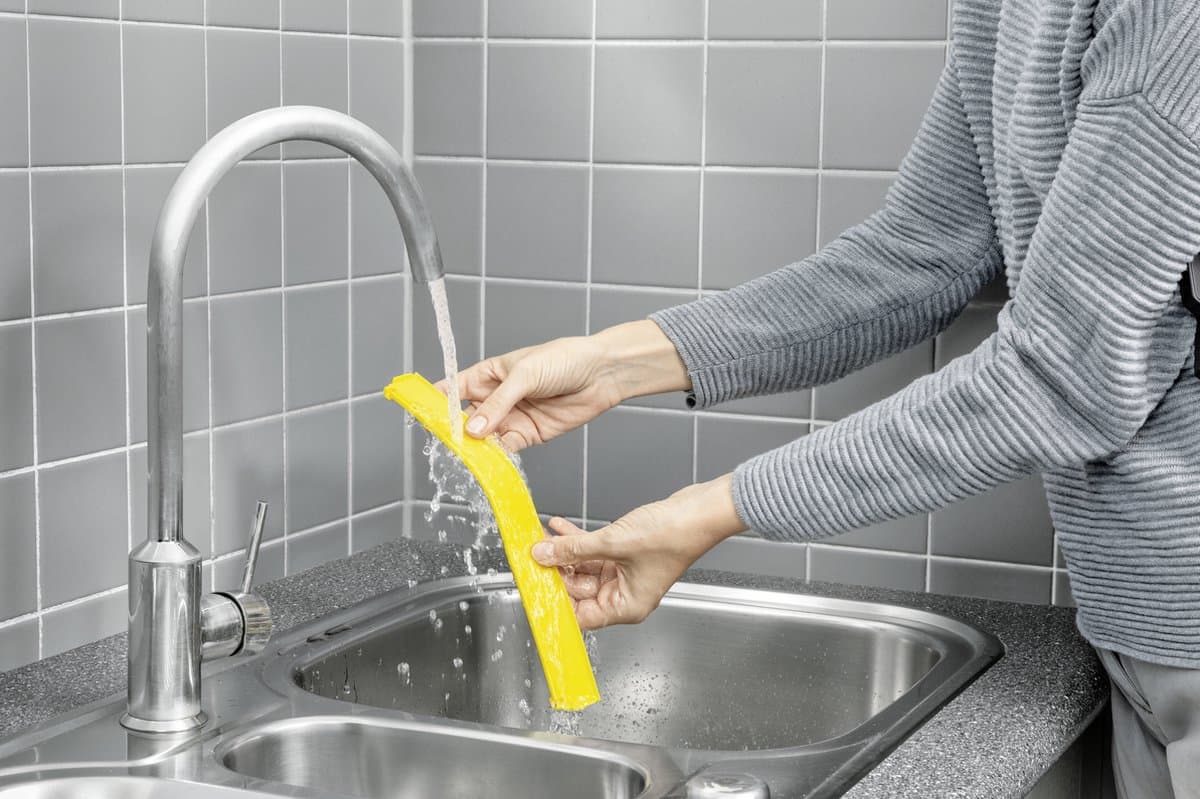 Kärcher Window Vac WV 6 Plus - Accuduur 100 min - LED-indicatie, Verwisselbare zuigmond: 280 mm, Spuitfles met microvezeldoek, 20 ml ruitenreinigerconcentraat + RM 503, 0,5L ruitenreiniger concentraat thumbnail 7