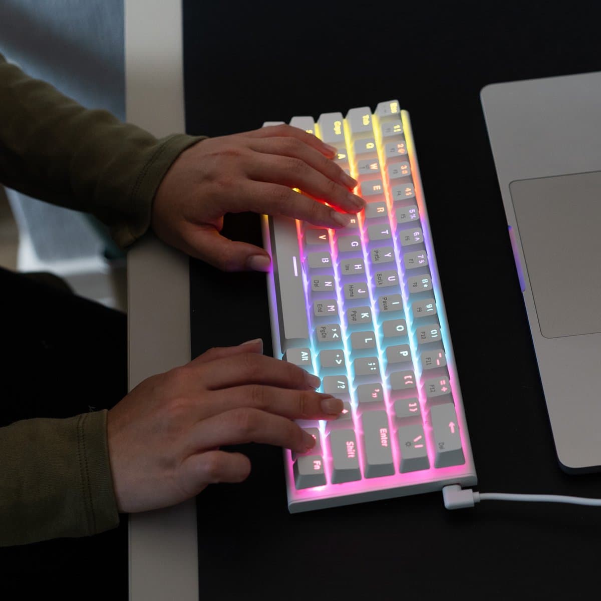 getcetera 60% Mechanisch Gaming Toetsenbord – Blue Switches – RGB – QWERTY – Bedraad USB-C – Compact Wit Design thumbnail 8
