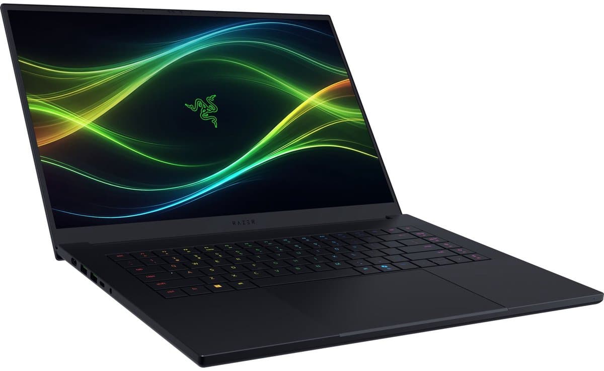 Razer Blade 16 Gaming Laptop - 16" QHD+ 240Hz OLED - Intel Ultra 9 - 64GB RAM - RTX 5090 - 2TB - QWERTY thumbnail 6