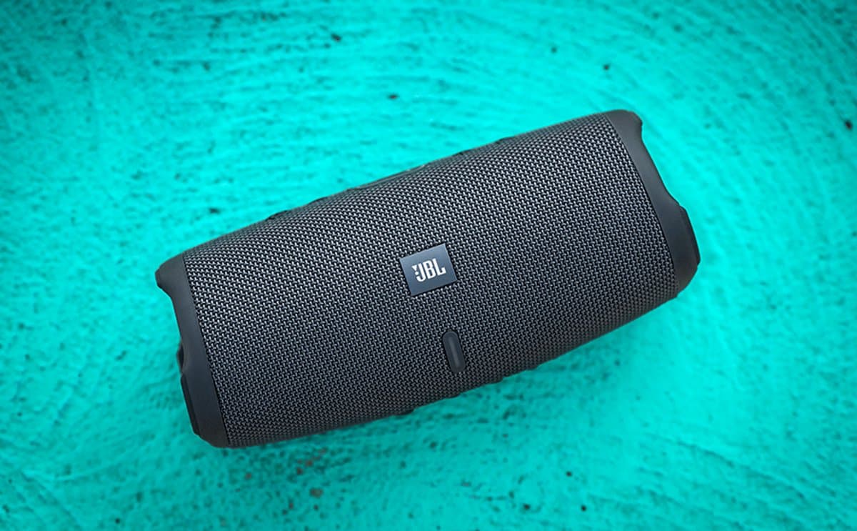 JBL Charge Essential 3: waterdichte speaker met 20 uur batterij thumbnail 4