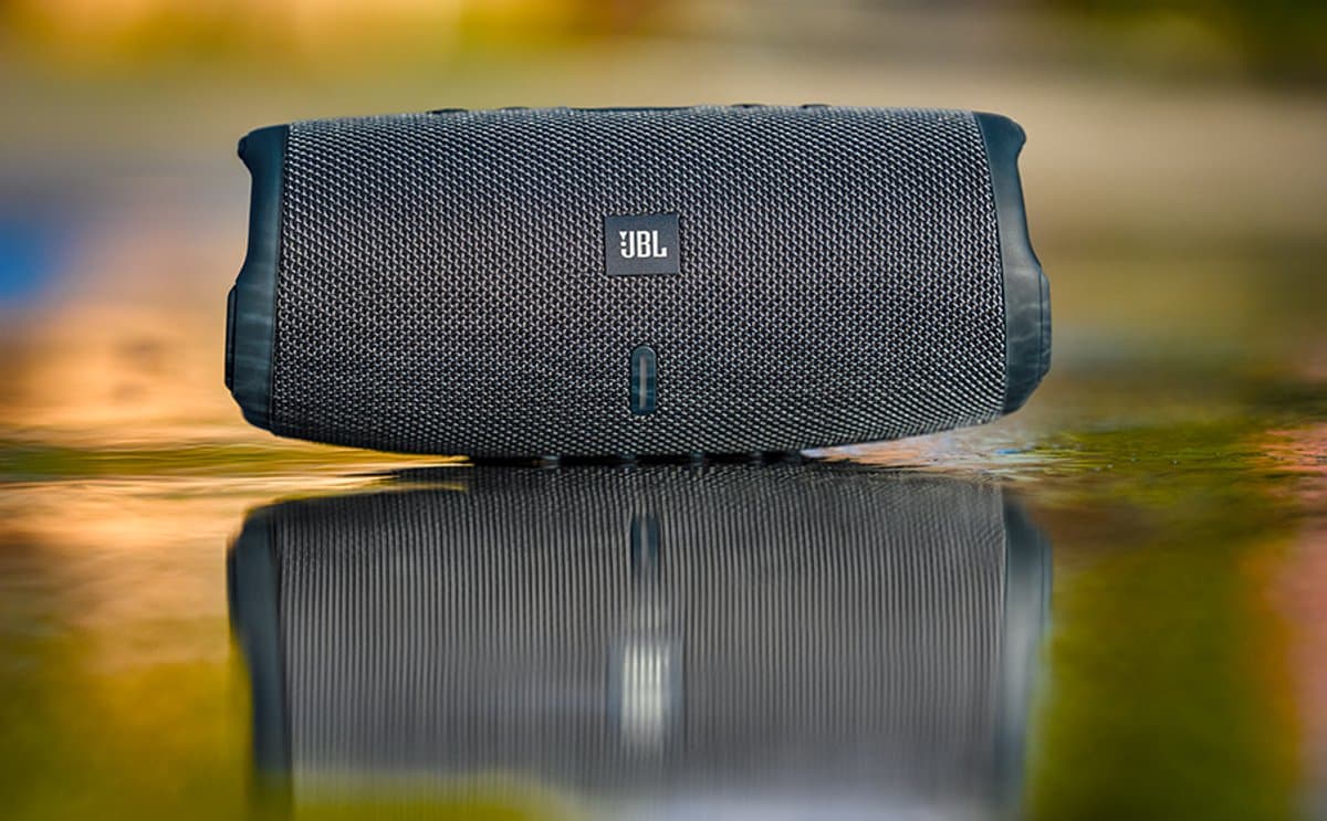 JBL Charge Essential 3: waterdichte speaker met 20 uur batterij thumbnail 5