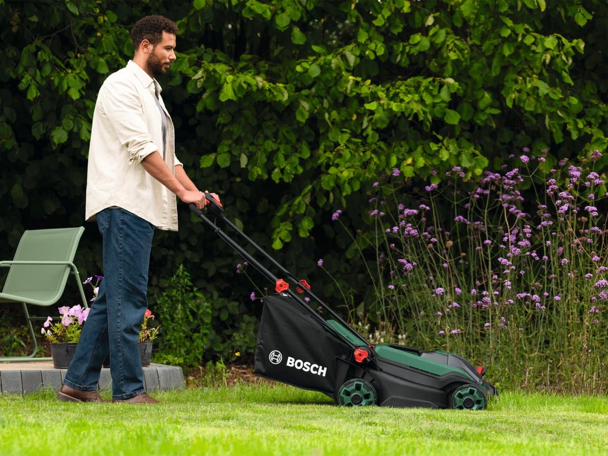 Bosch ROTAK18V2-38: 38cm accultondeuse met 2x4.0Ah thumbnail 6