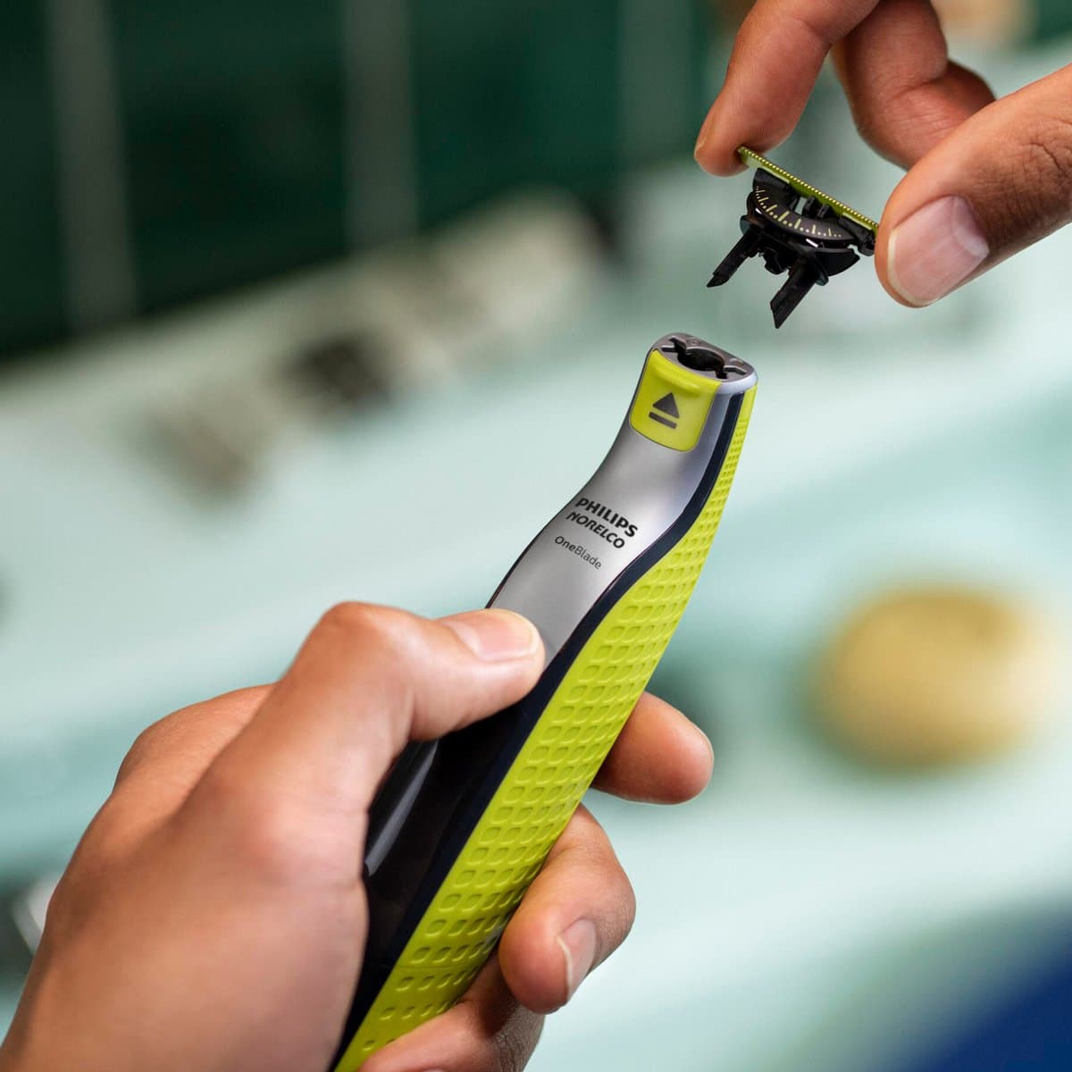 Philips OneBlade 360 Face & Body Elektrische Baardtrimmer - Scheerapparaat - Body Groomer - 3x 360 mesjes, 4x Stoppelkam - 1x Body Kit- QP2834/31 thumbnail 7