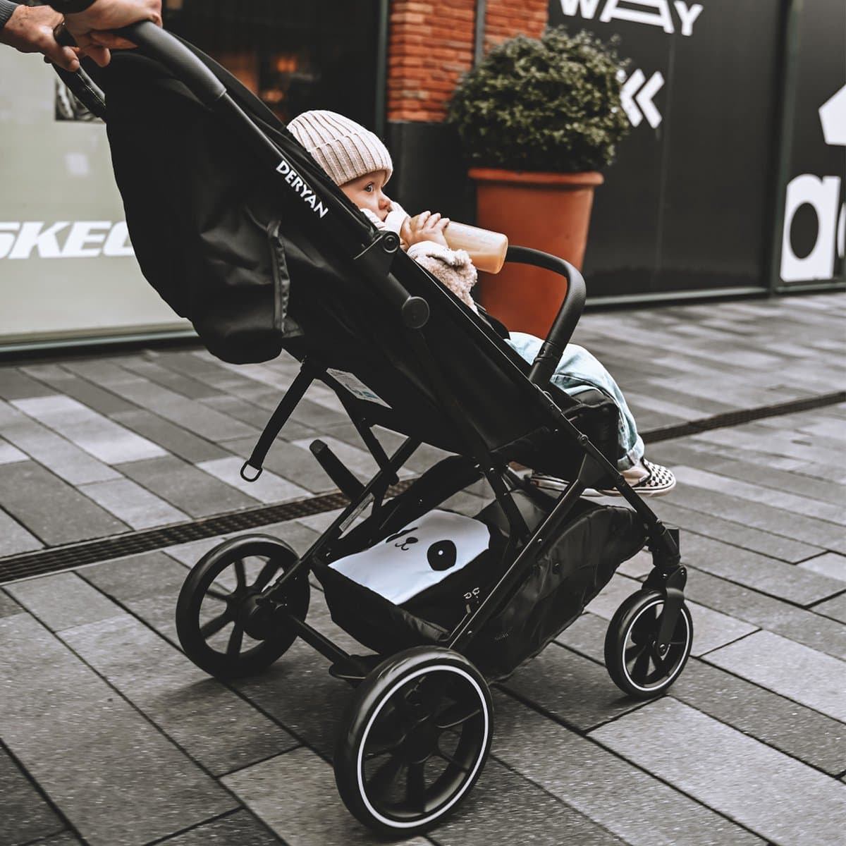 Deryan Rolo XL Buggy - Lichtgewicht Plooibuggy - Inklapbaar - Zwart thumbnail 4