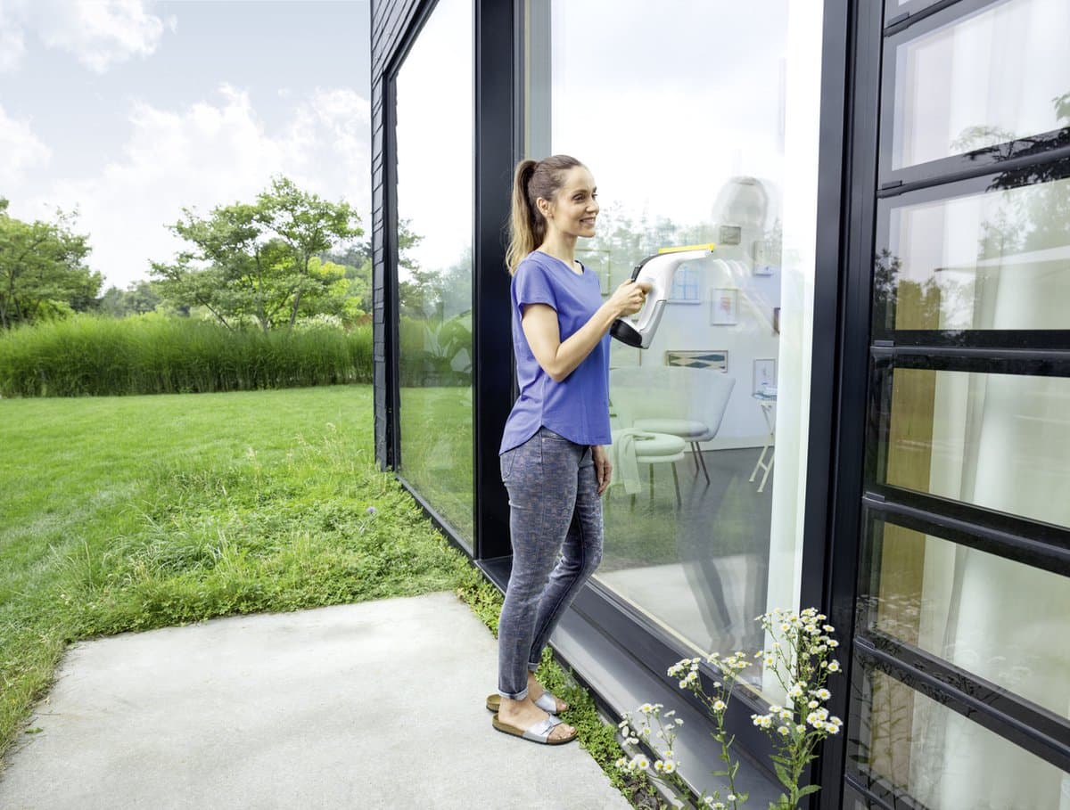 Kärcher Window Vac WV 6 Plus - Accuduur 100 min - LED-indicatie, Verwisselbare zuigmond: 280 mm, Spuitfles met microvezeldoek, 20 ml ruitenreinigerconcentraat + RM 503, 0,5L ruitenreiniger concentraat thumbnail 6