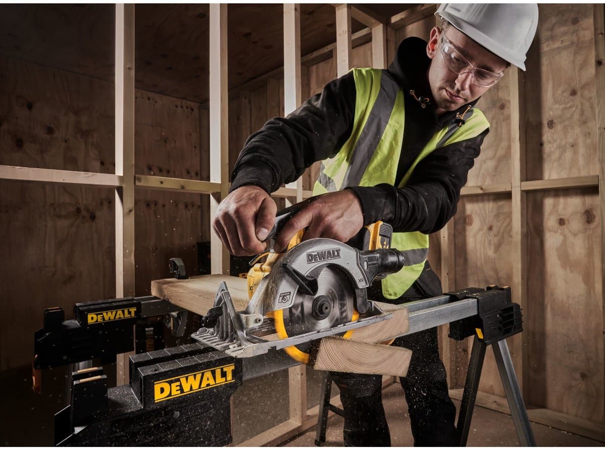 DeWALT DCS565N: 18V accu cirkelzaag 165mm met borstelloze motor thumbnail 3