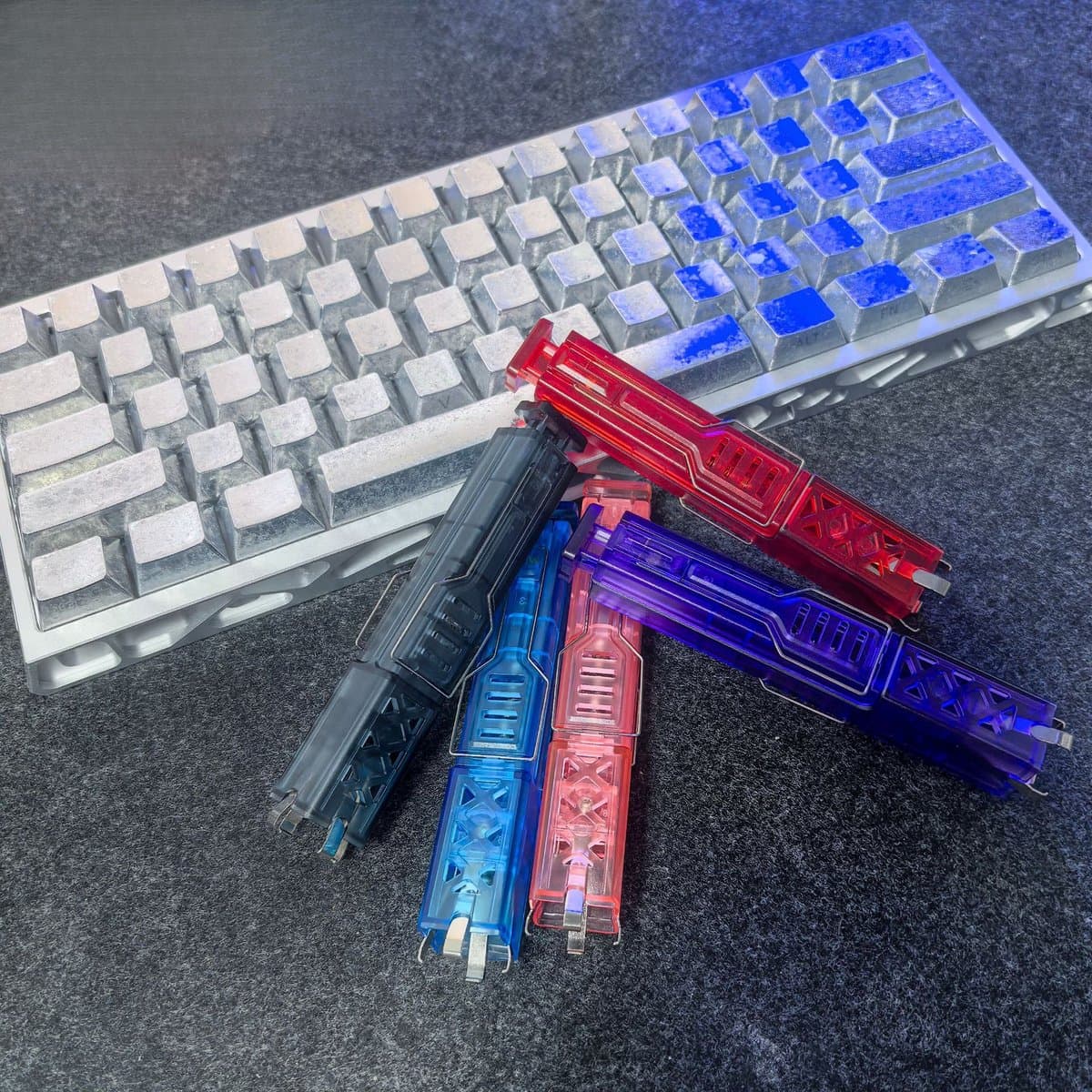 Switch puller, keycap puller, toetsenbordgereedschap, gemakkelijk demonteren en vervangen van gaming toetsenbordschakelaars en keycaps, geïntegreerd gebruik voor mechanische toetsenborden (2 stuks - zwart) thumbnail 2