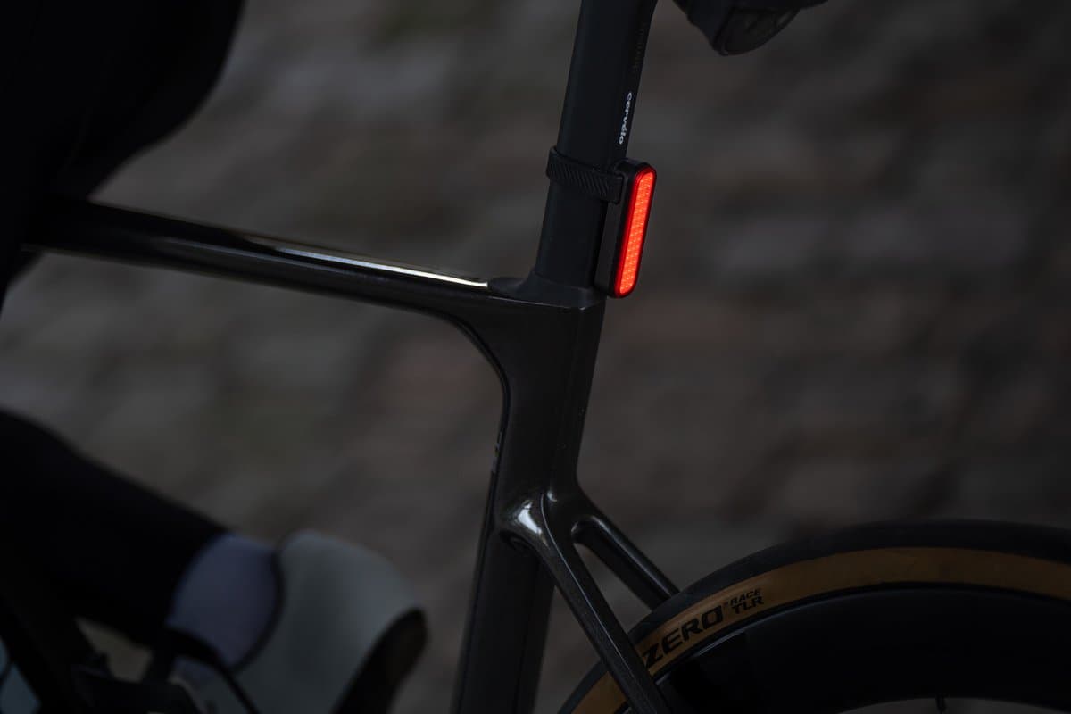 BBB Cycling Slice 300 Combo Voorlicht & Achterlicht Set – 300 Lumen – USB Oplaadbaar – IPX6 Regenbestendig - Fietsverlichting Racefiets & MTB – BLS-282 thumbnail 5