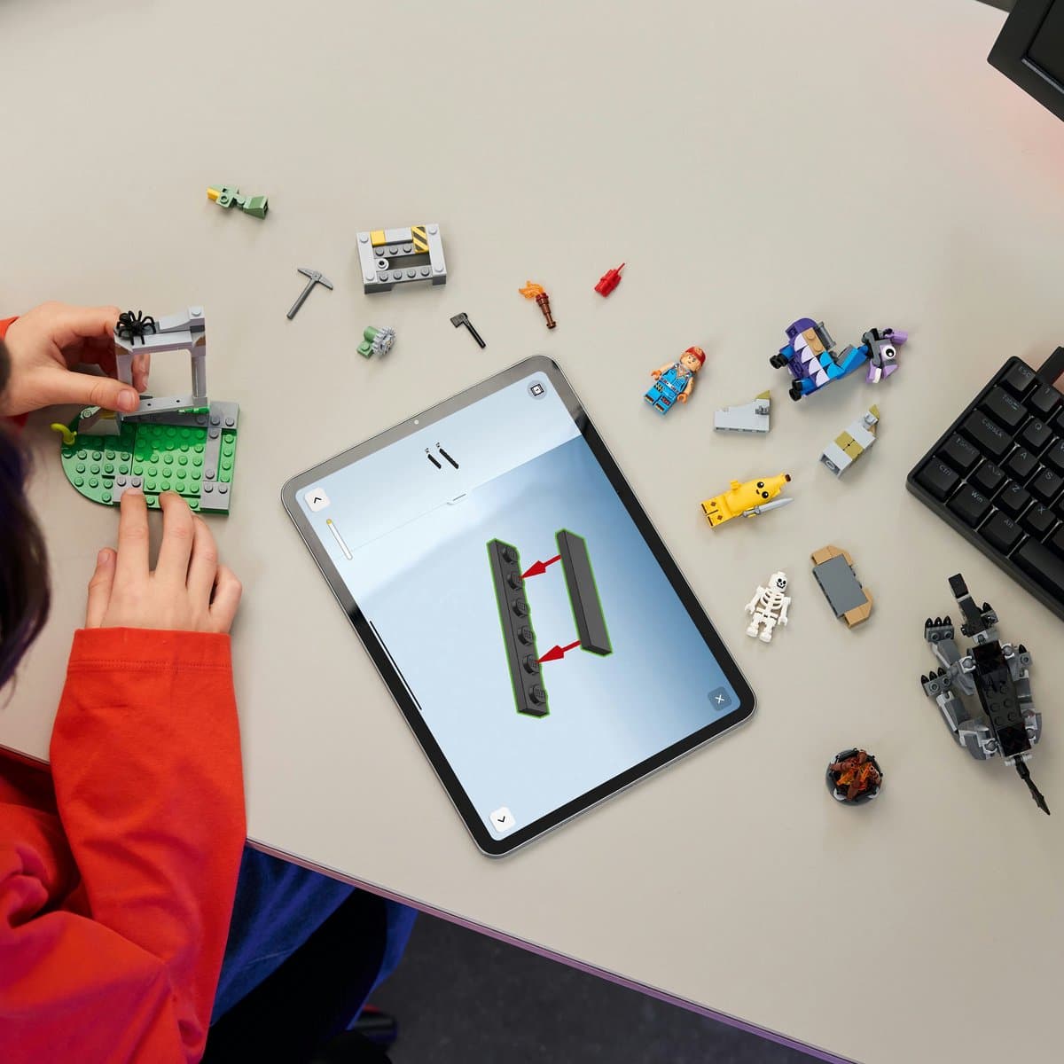 LEGO Fortnite Peely en Sparkplugs kamp - 250 onderdelen, 7+ thumbnail 3