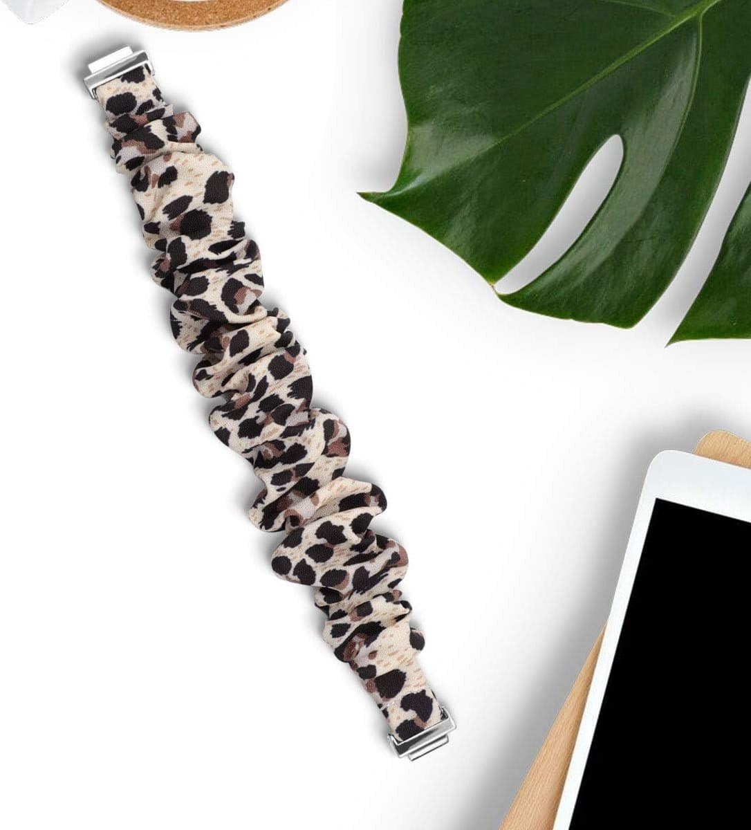 Vervangbare Scrunchie Armband van Chiffon en Satijn voor Fitbit Inspire 2 en Inspire HR - Stijlvolle Polsband voor Vrouwen en Fitness Tracker Accessoires thumbnail 5