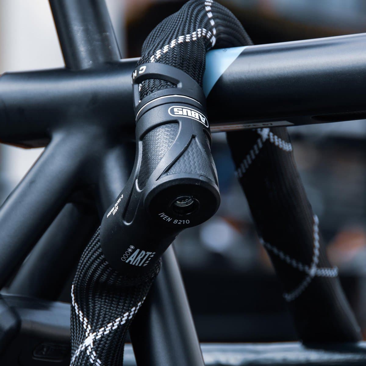 ABUS Iven Chain 8210 kettingslot - fietsslot van gehard staal - met kunstvezelcoating - ABUS veiligheidsniveau 10 - 140 cm - zwart thumbnail 4