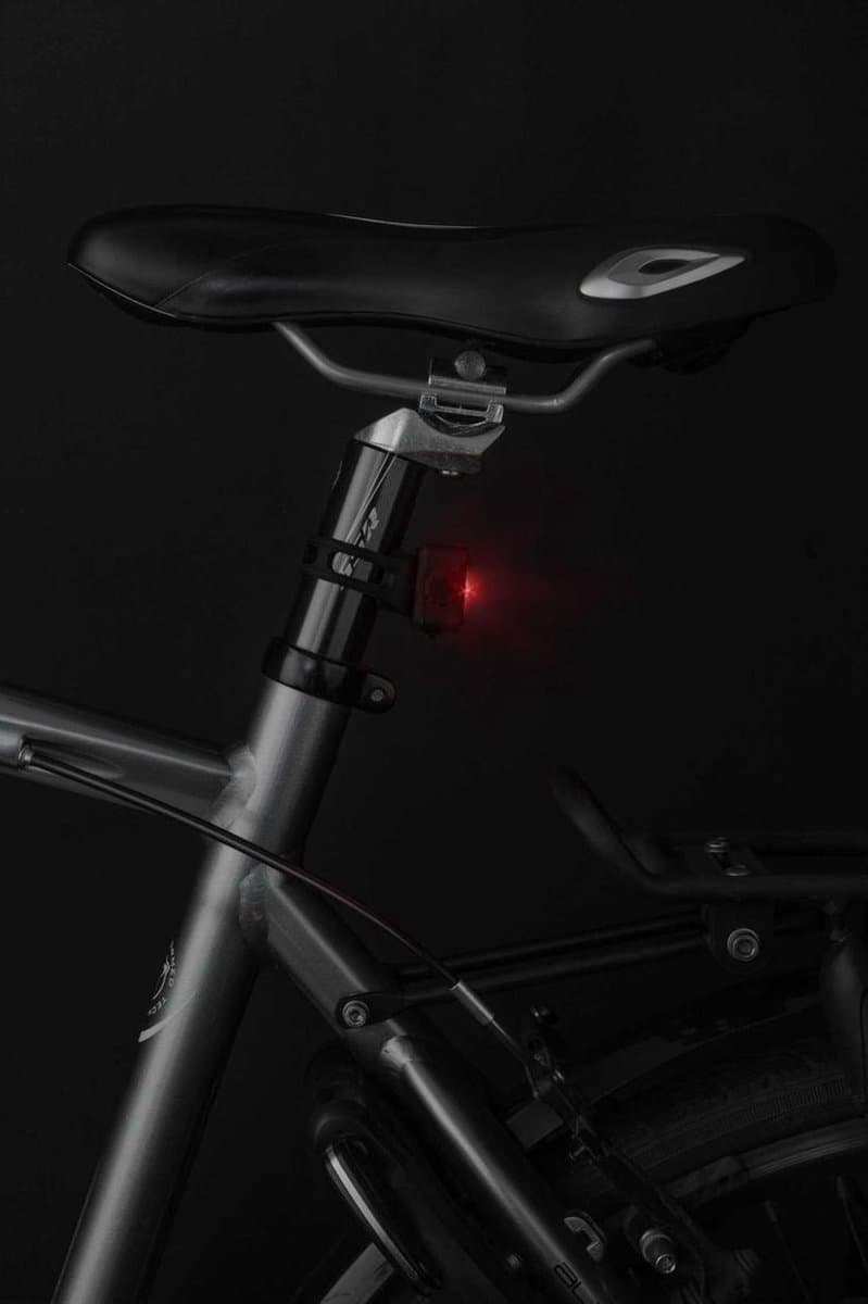 AXA Niteline T1 Fietsverlichting Set – LED Voorlicht & Achterlicht – Batterij – 2.000 m Zichtbaarheid – 4 Lichtstanden – 24/55 uur Gebruikstijd – Compact Design thumbnail 3