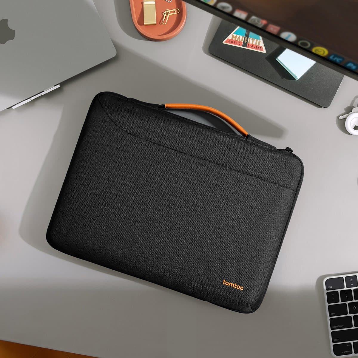 tomtoc Defender-A22 360 beschermende laptoptas voor 2026 16-inch MacBook Pro M5 Pro/Max A3428 A3429, M4/M3/M2/M1 Pro/Max, waterbestendige laptoptas met accessoirevak voor de nieuwe Razer Blade 15 thumbnail 4