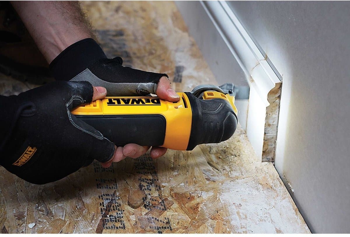 DeWalt DWE315KT oscillerende multitool met 23-delige accessoireset thumbnail 4