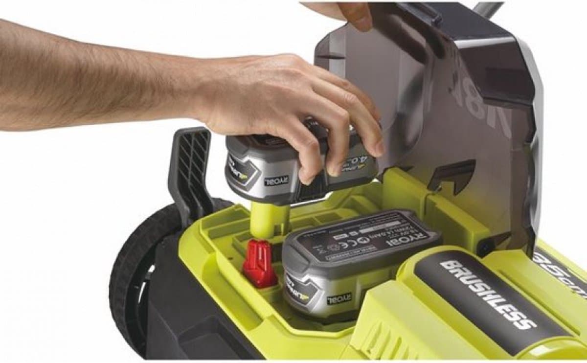 Ryobi RY18SFX35A-240 One+ 18V Brushless Accu Verticuteerder set (2x 4.0Ah) - 35cm thumbnail 2