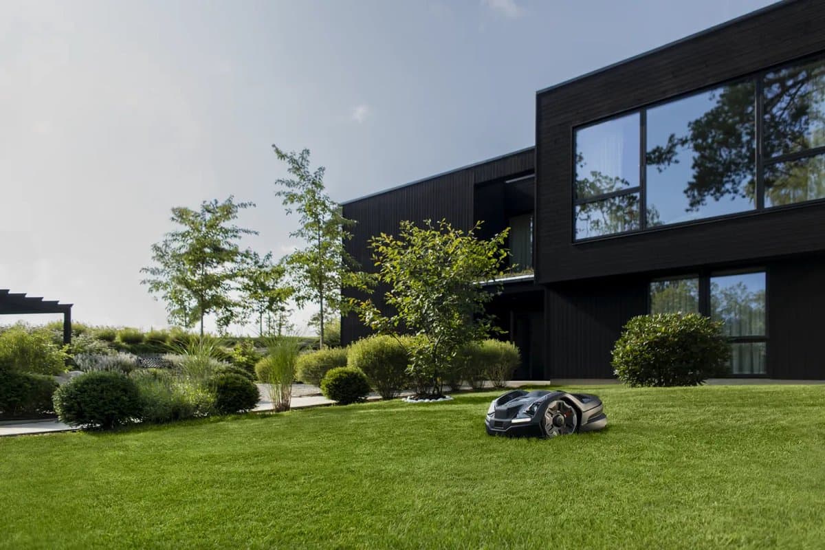 Husqvarna Automower® 410XE NERA robotmaaier met draadloze technologie en plug-in module thumbnail 6