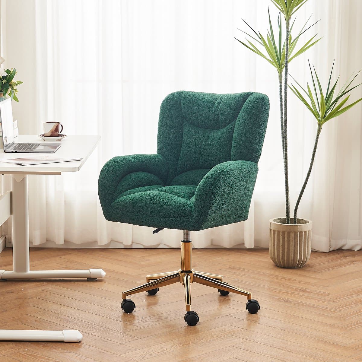 STILVORA Bureaustoel – Draaibare Kantoorstoel – Hoogteverstelbaar Met Gouden Poten – Ergonomische Comfortabele Zitting Voor Home-Office En Thuiswerk – Teddy Stof – Groen thumbnail 2