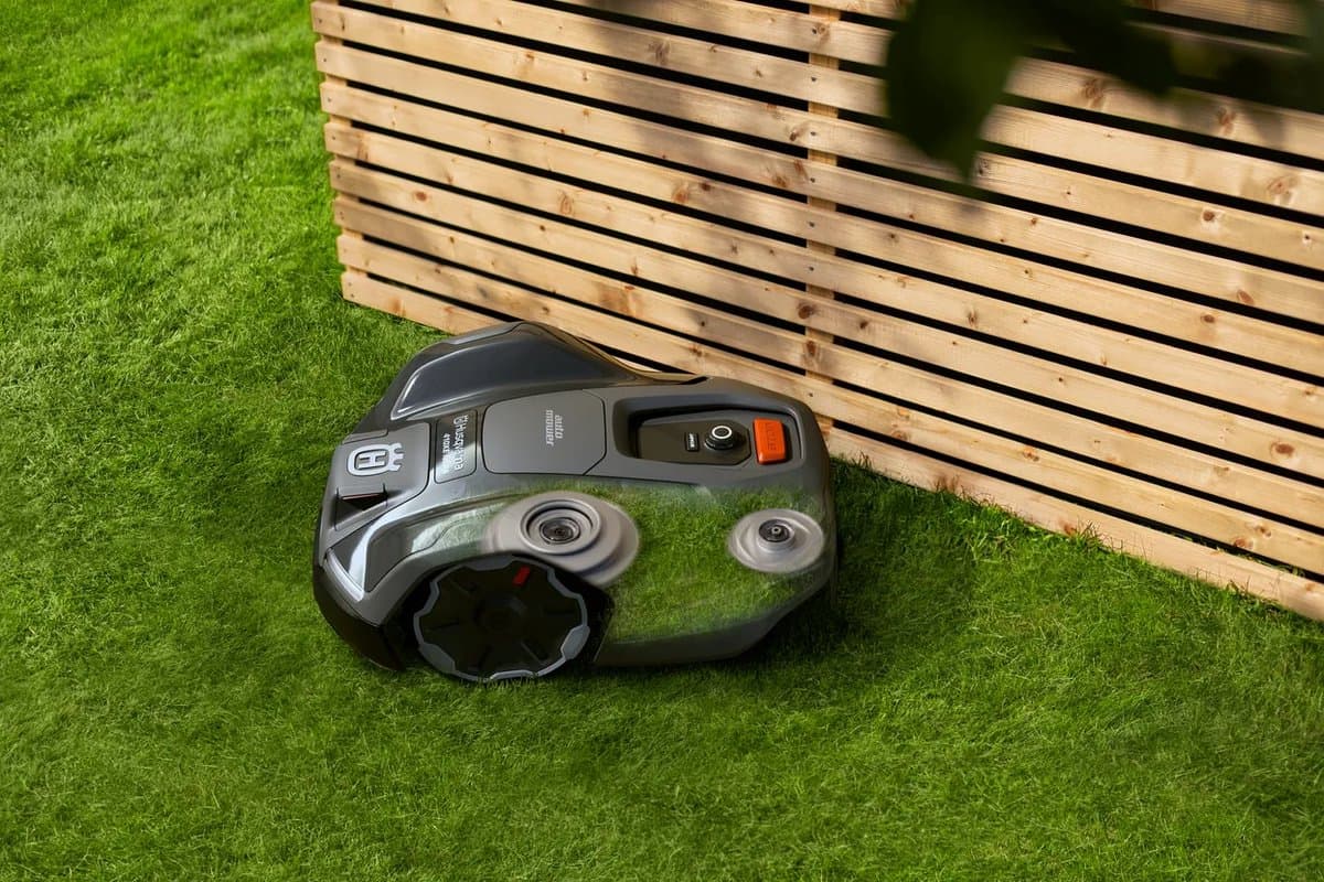 Husqvarna Automower® 410XE NERA robotmaaier met draadloze technologie en plug-in module thumbnail 4