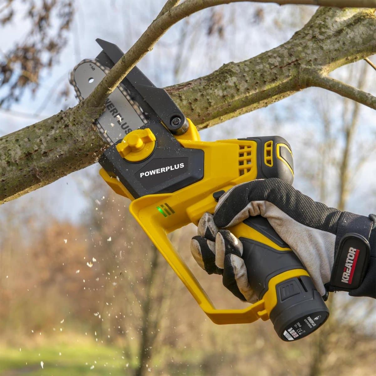 Powerplus Accu-mini-kettingzaag POWXG1040 - Snoeizaag op batterij van 12 V, met accu en lader, zaagblad van 159 mm met 14 T, tuingereedschap thumbnail 7